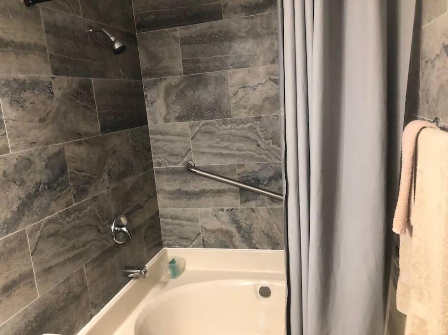 Lakeview Condo In Gated Community Тампа Екстериор снимка